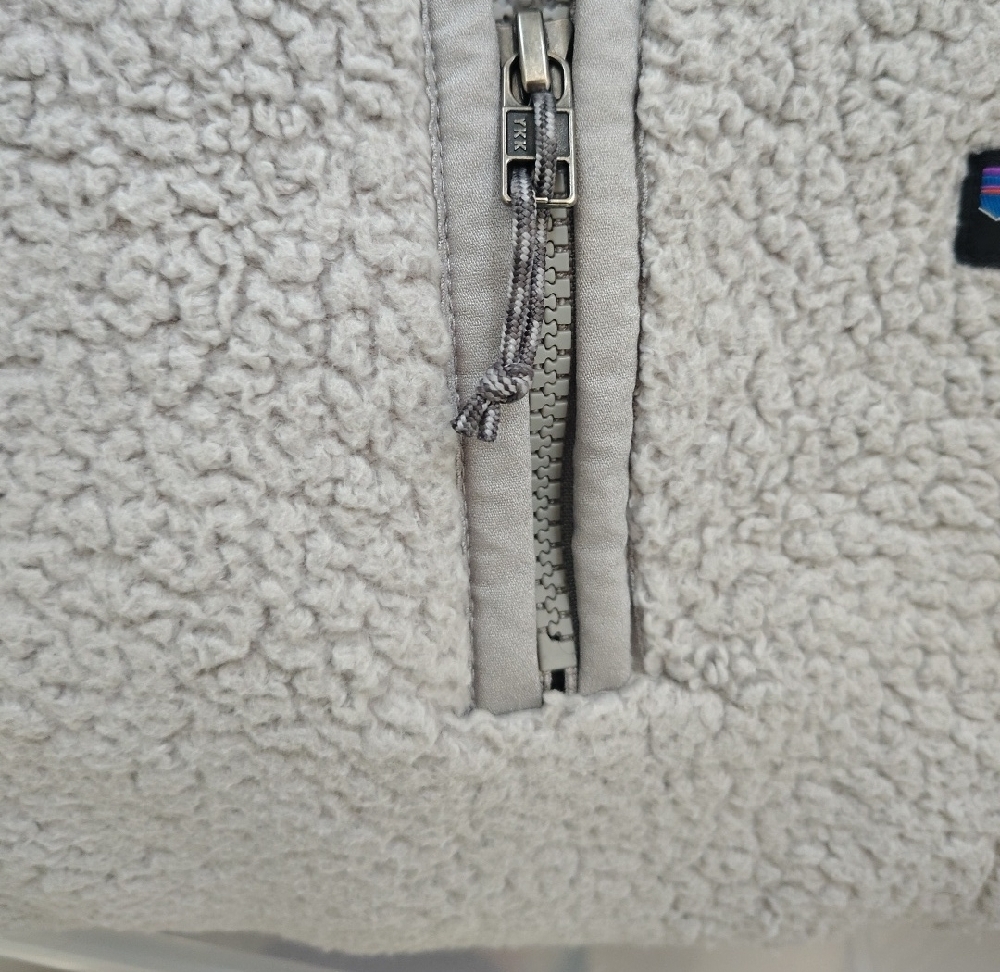 Patagonia Light Gray Fleece Jacket - Picture 10 of 10